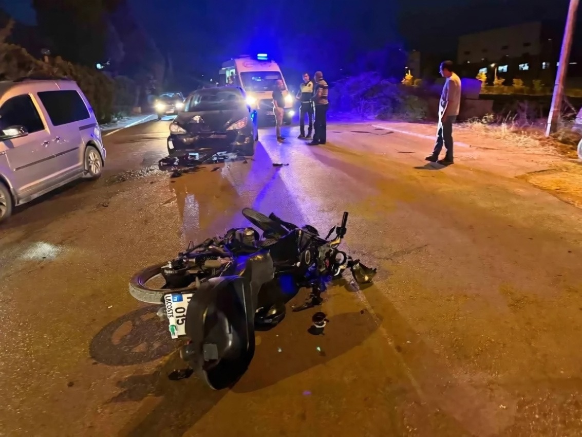 Bilecik'te otomobil ile motosikletin çarpışması sonucu bir kişi yaralandı