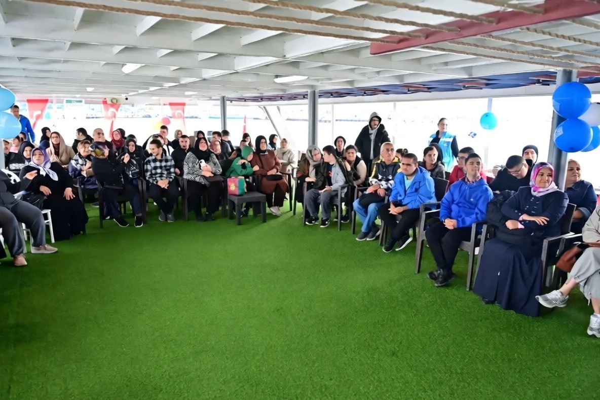 Bahçelievler'de özel gereksinimli bireyler ve aileleri Boğaz turunda buluştu
