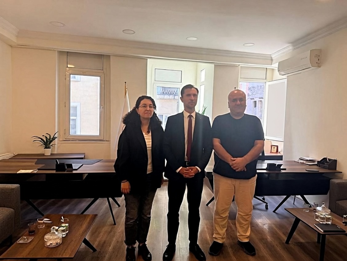 Fransız milletvekili Arnaud Saint-Martin DEM Parti İstanbul İl Örgütü'nü ziyaret etti
