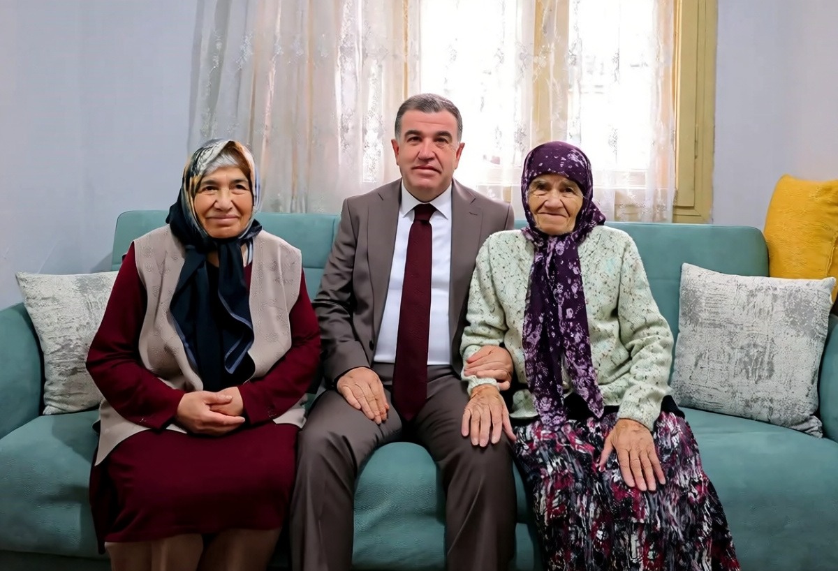 Bayburt'ta Dünya Yaşlılar Günü kapsamında yürüyüş ve spor etkinlikleri yapıldı