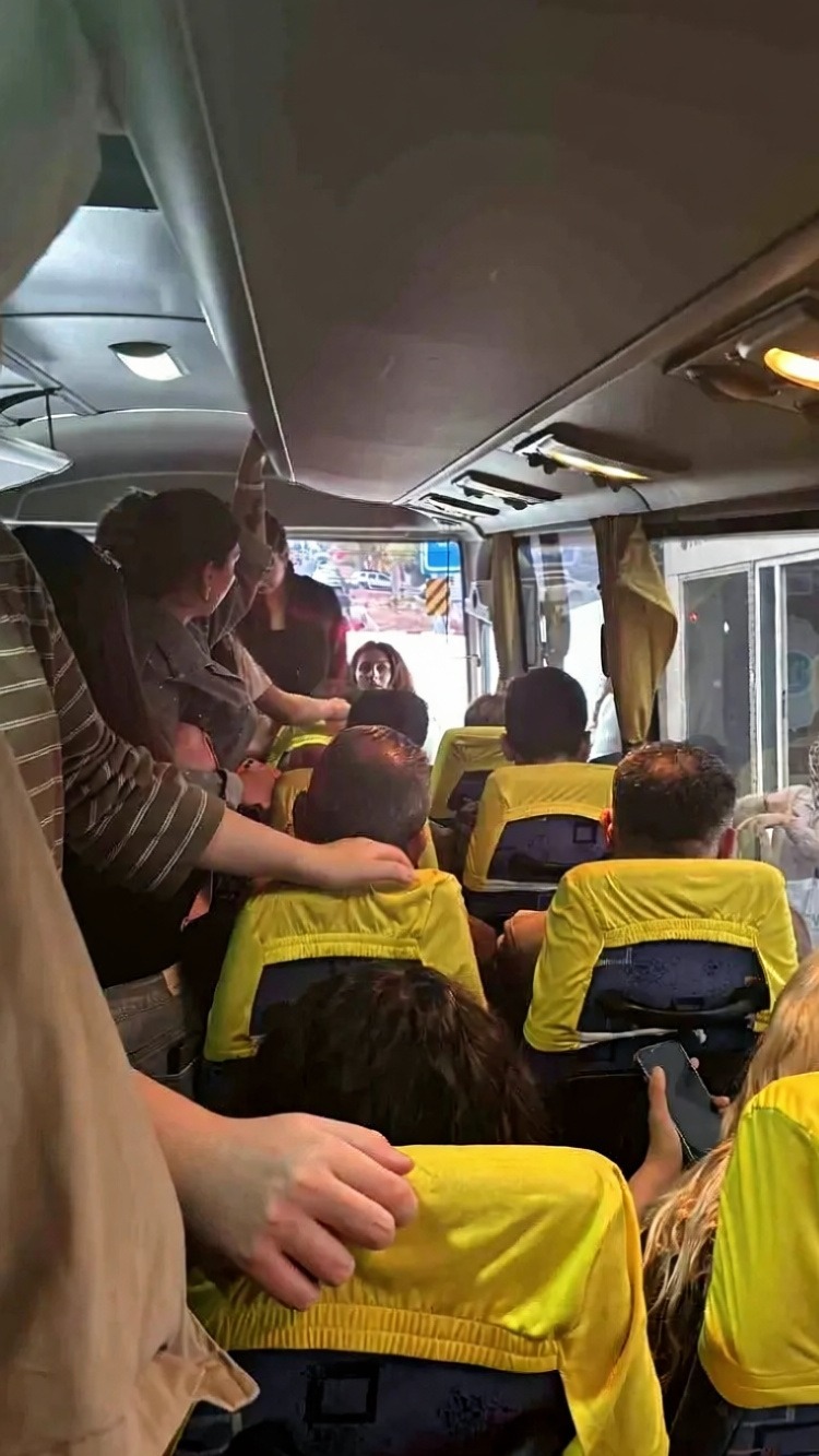 Bilecik'te midibüsün aşırı dolu taşınması yolcuların tepkisini çekti