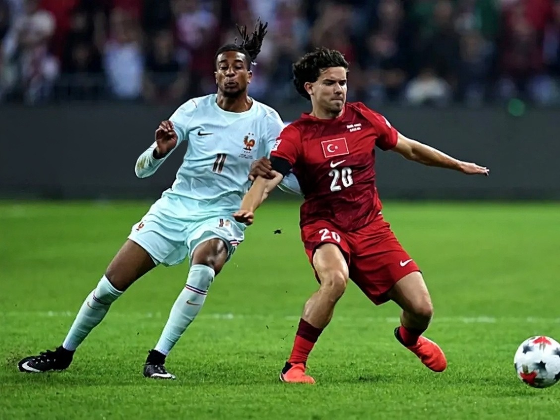 Türkiye ve Fransa arasındaki Uluslar Ligi mücadelesinin ilk yarısı 0-0 bitti