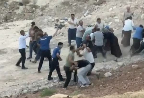 Gaziantep'te iki aile arasında taşlı ve sopalı kavga çıktı