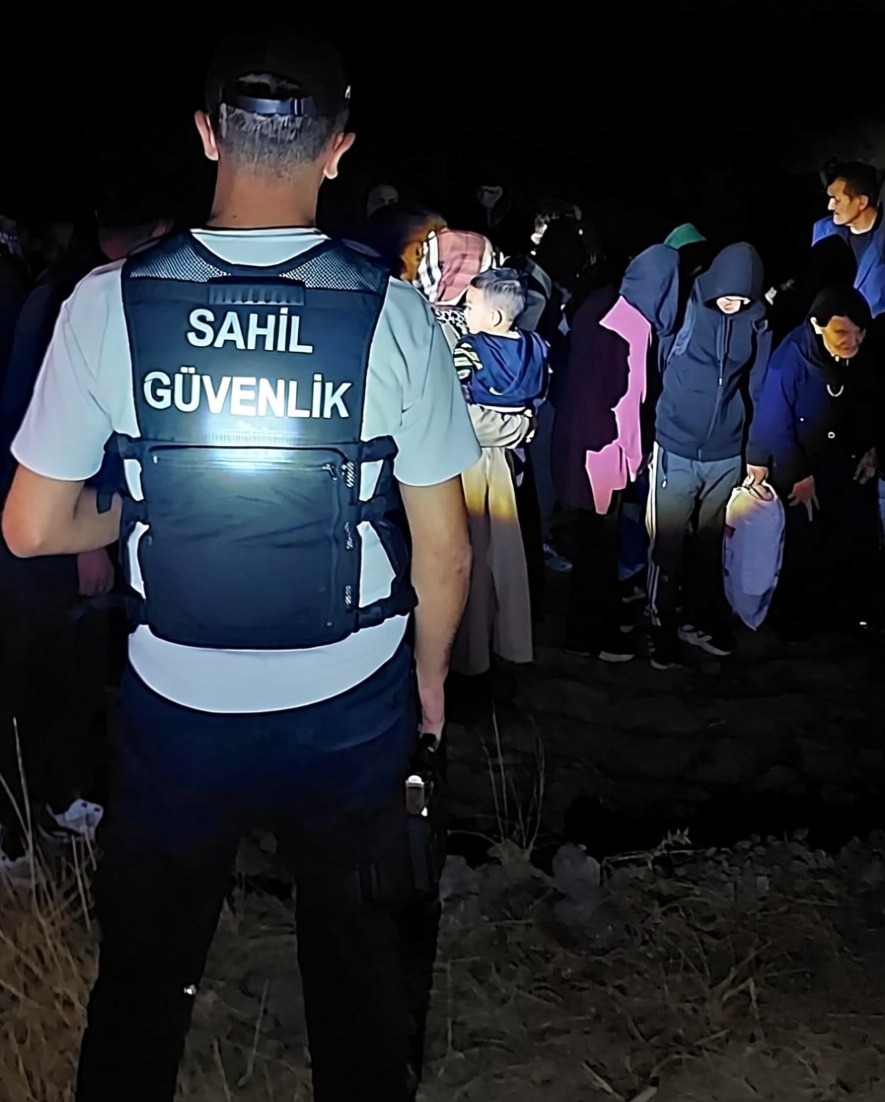Çanakkale'nin Eceabat ilçesinde 29 düzensiz göçmen yakalandı