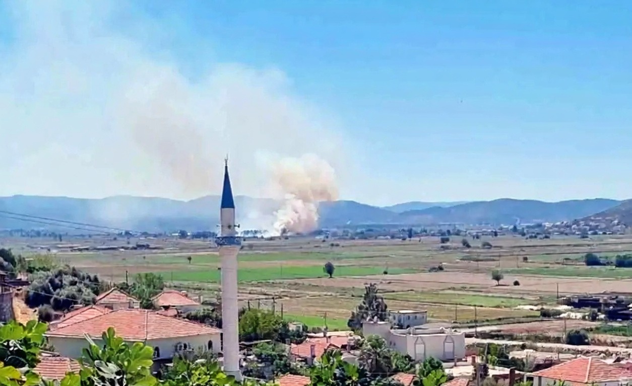 Milas'ta otluk ve sazlık alanda çıkan yangın kontrol altına alındı