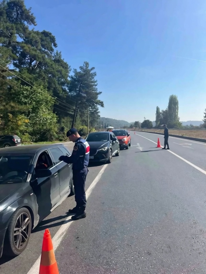 Muğla'da jandarma ekiplerince 27 bin 741 araç denetlendi