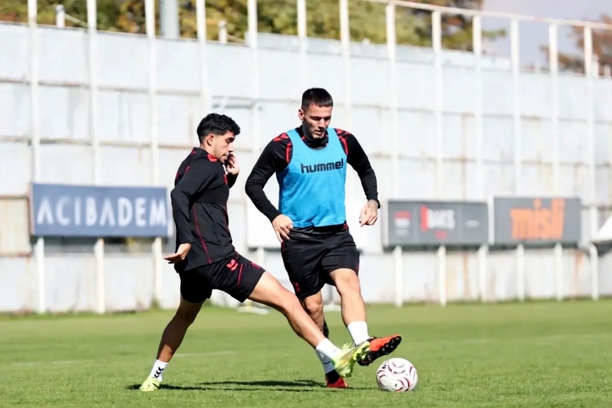Sivasspor, Ümraniyespor deplasmanına 6 eksikle çıkıyor