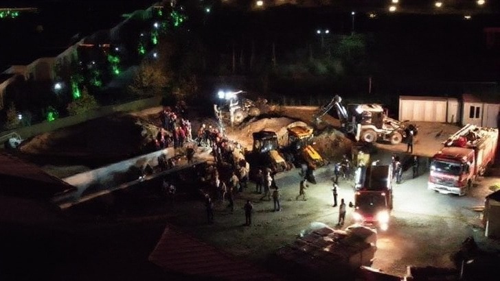 Büyükçekmece'de villa bahçesindeki kazıda toprak kayması: 1 ölü, 1 yaralı