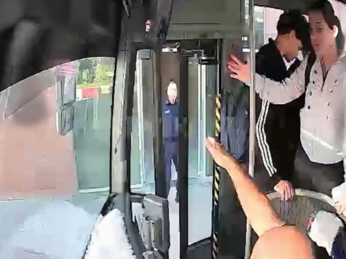 Niğde'de otobüs şoförü fenalaşan öğrenciyi doğrudan acil servise sürdü