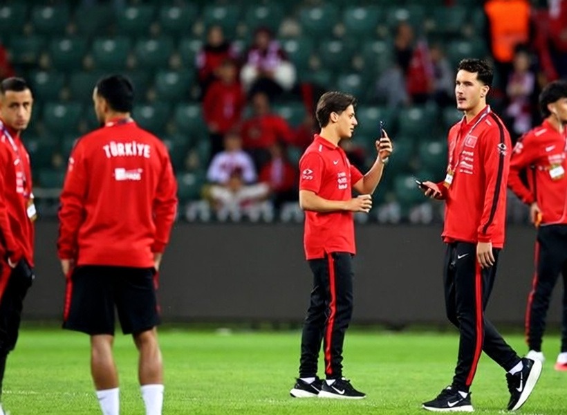 Eski Kocaelisporlu futbolcu Barış Civelek milli maçta güvenlik görevlisi oldu