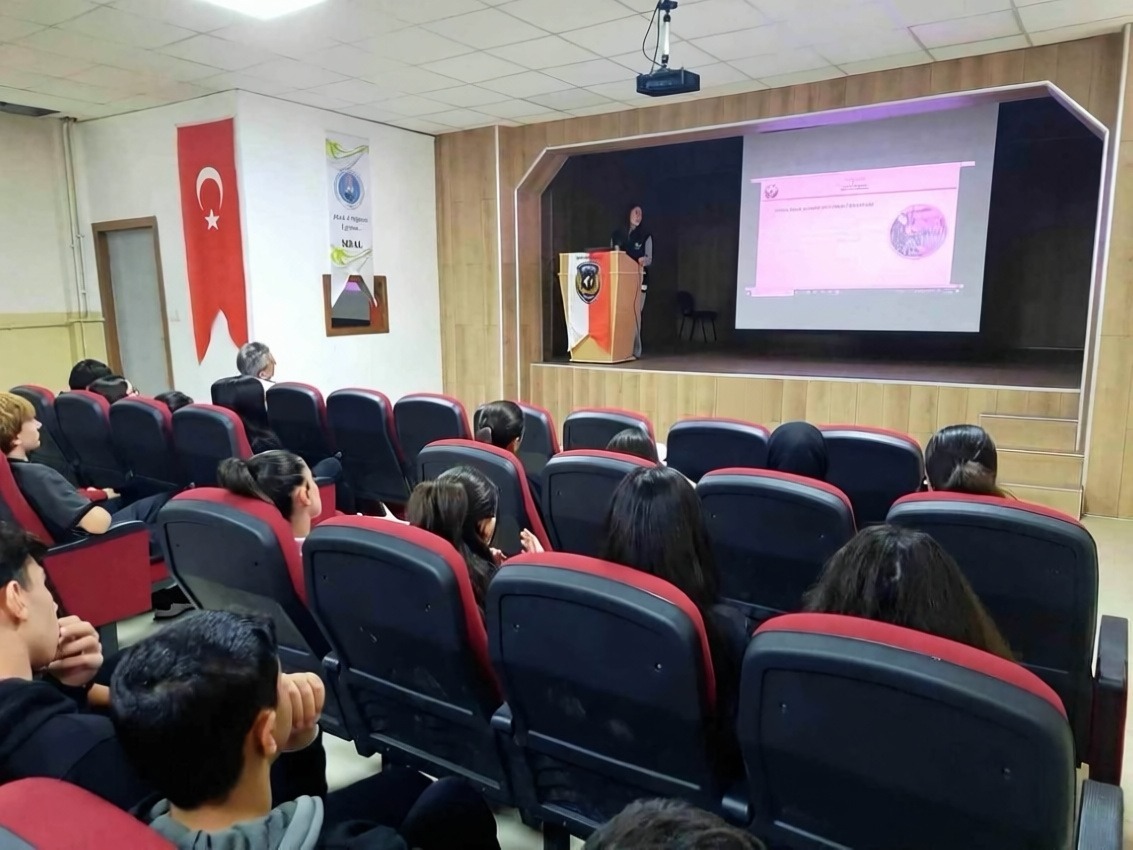 Erzincan'daki liselerde öğrencilere siber ve kişisel güvenlik eğitimi verildi
