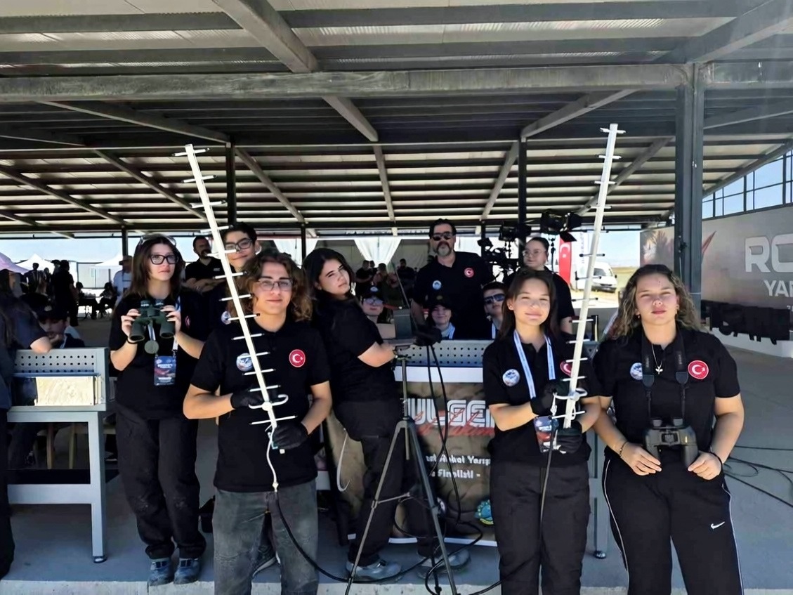 Çivril BİLSEM'in roket takımı TEKNOFEST 2026 finallerinde başarılı uçuş yaptı