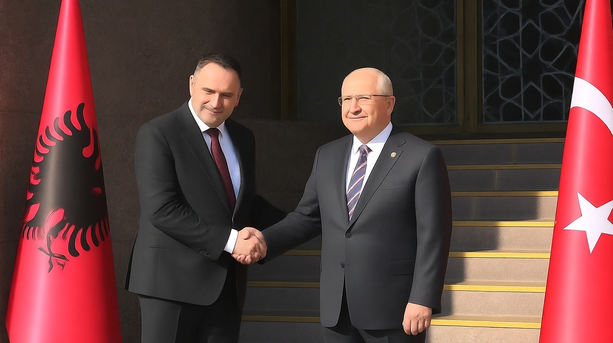 Bakan Güler, Arnavutluklu mevkidaşı Nufi'yi askeri törenle karşıladı