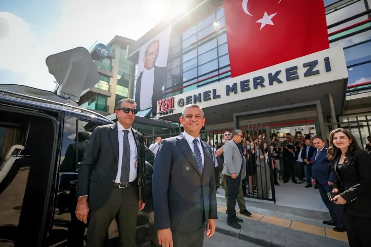 Özgür Özel İBB'nin AK Parti'ye geçme ihtimaline karşı uyarıda bulundu