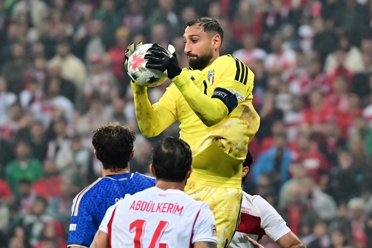 Galatasaray'ın kaleci transferi için Gianluigi Donnarumma ile ilgilendiği iddia edildi