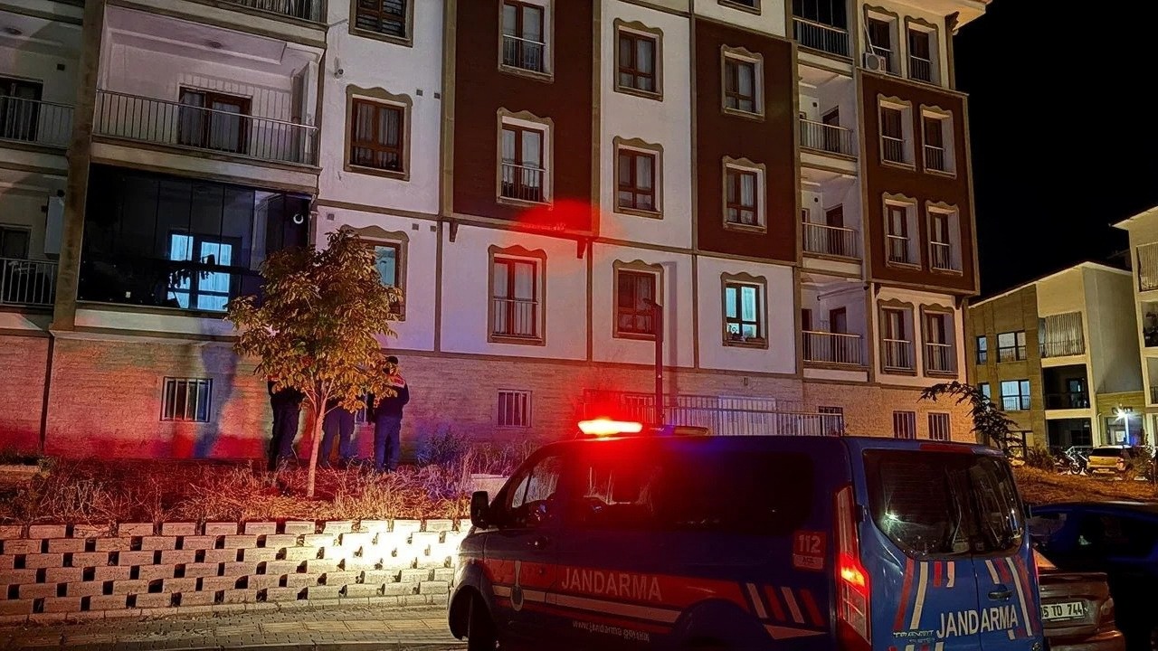Manisa'da 17 yaşındaki kız balkonundan 3. kattan düşerek yaralandı