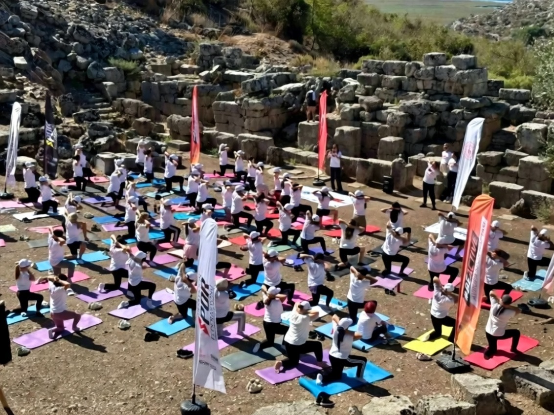 Gençler Kaunos Antik Kenti'nde spor ve tarih etkinliklerinde buluştu
