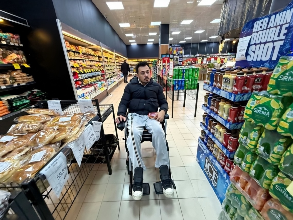 Motosiklet kazasıyla felç kalan yazar Emirhan Beşer yaşadıklarını kitaplaştırdı