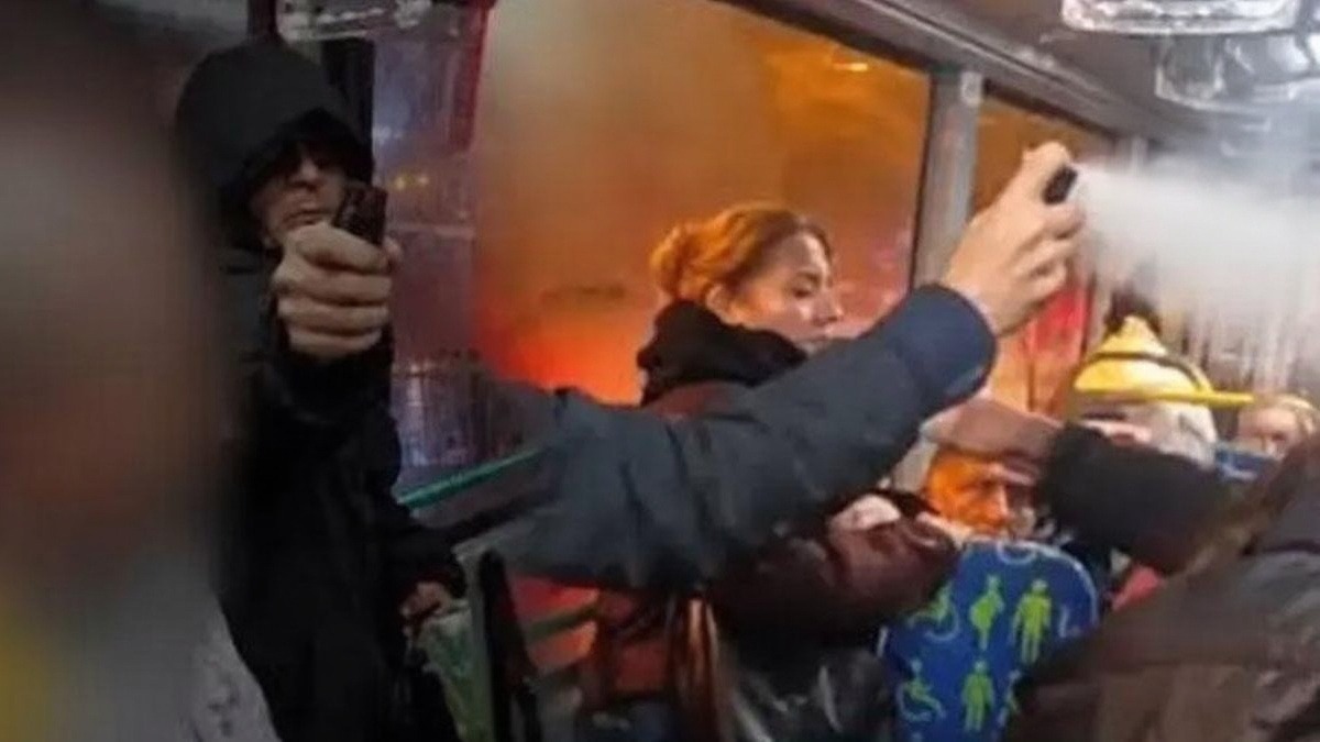 Kadıköy'de otobüste yolculara biber gazı sıkan şahıs yakalandı
