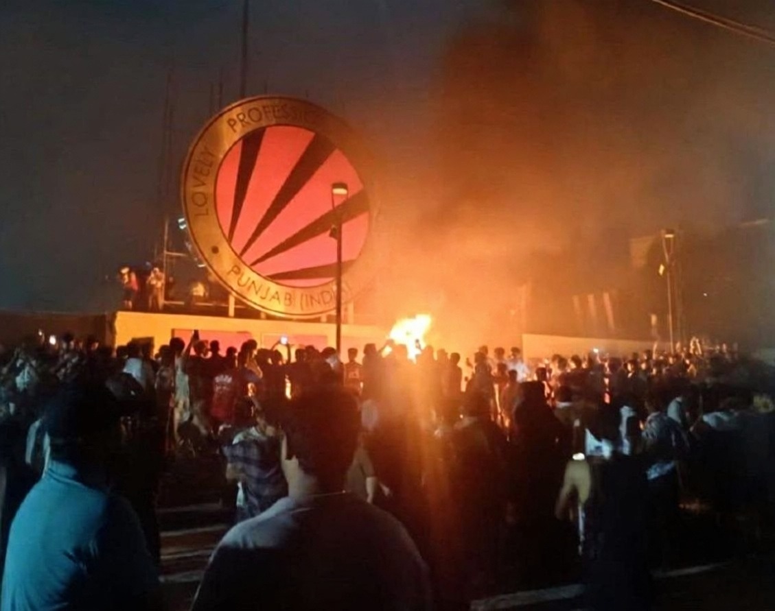 Hindistan'da üniversitede cinsel saldırı iddiası protestolara yol açtı