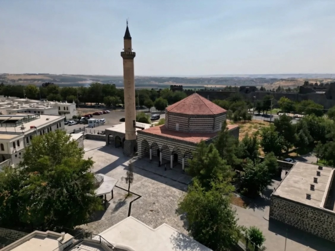 Diyarbakır ve Bingöl'deki 6 tarihi cami 2 Ekim'de ibadete açılıyor