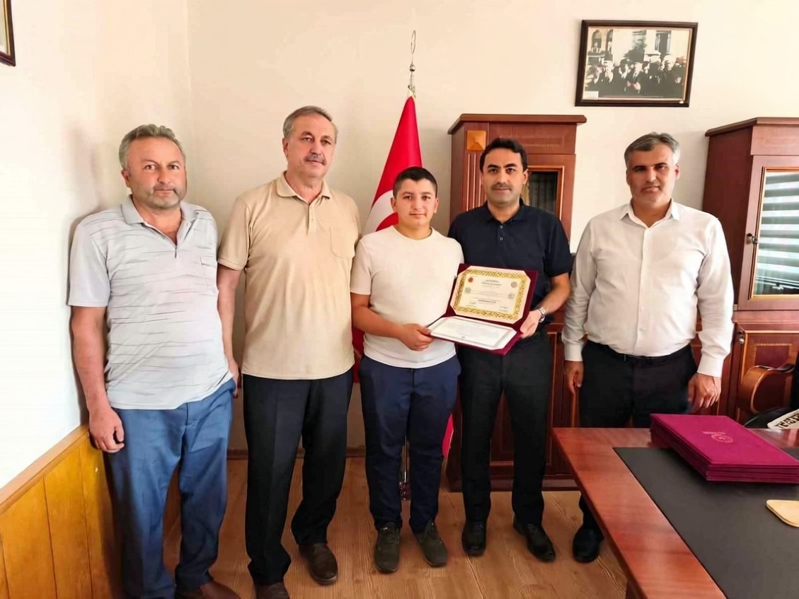 Nazilli'de hafızlık sınavını geçen öğrencilere sertifikaları sunuldu