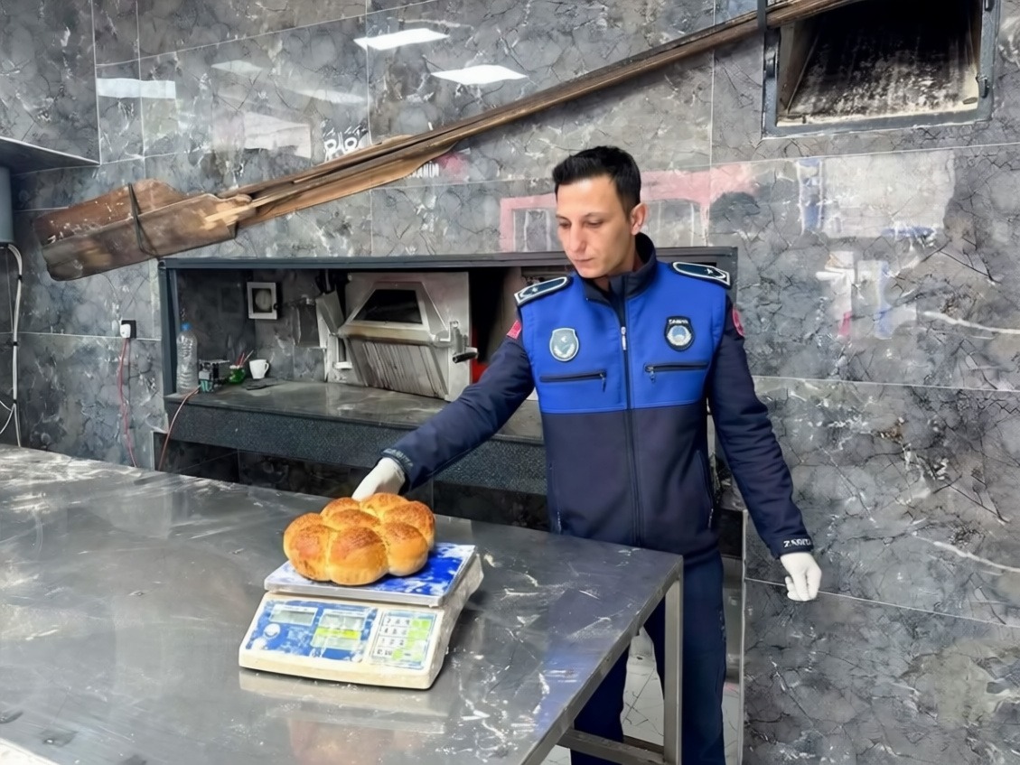 Bafra'da belediye ekipleri 40 fırında gramaj ve hijyen denetimi yaptı
