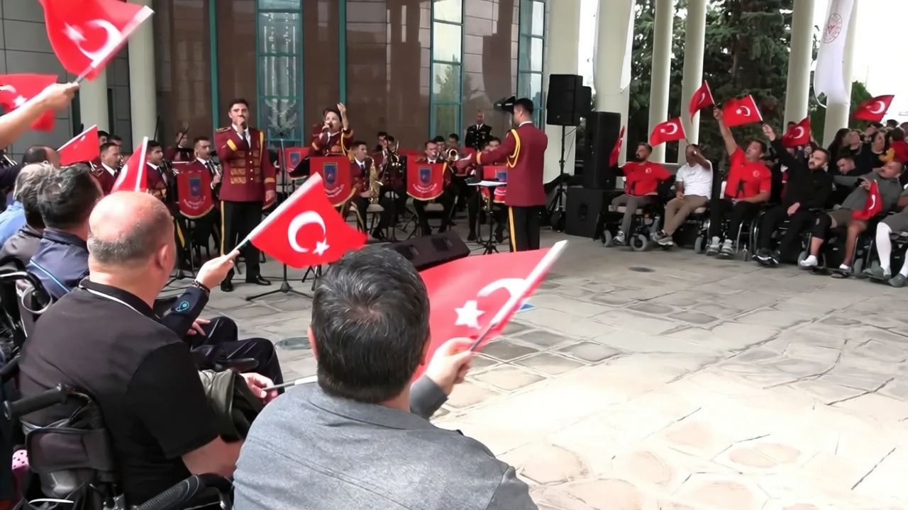 Ankara'da tedavi gören gazilere Jandarma Bandosu'ndan moral konseri