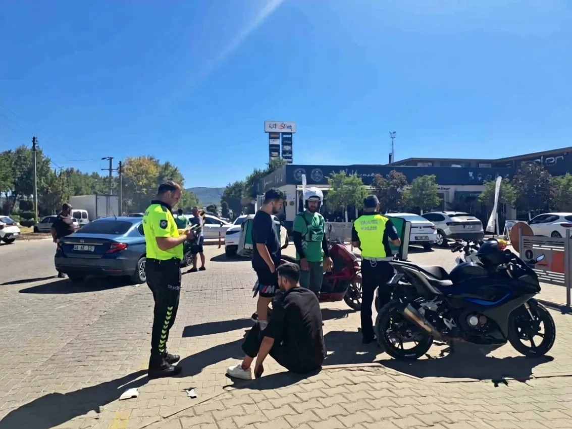 Muğla Menteşe'de motosiklet ve otomobil çarpıştı: 1 yaralı