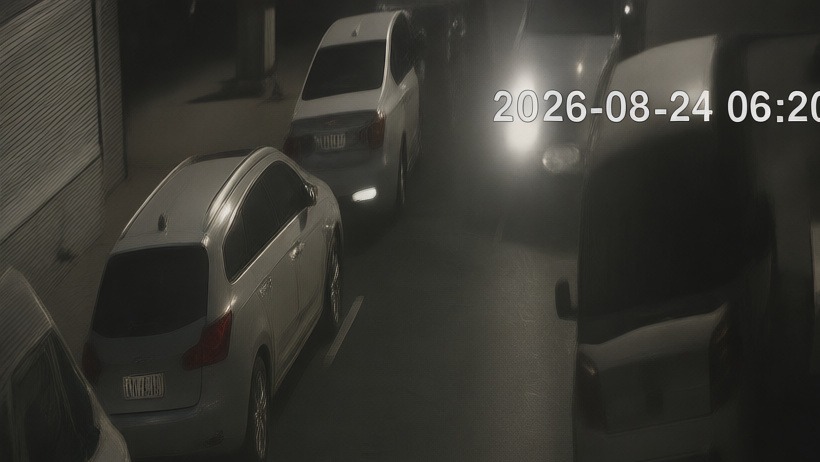 İstanbul'da lüks araçlardan ekran çalan 2 şüpheli yakalandı