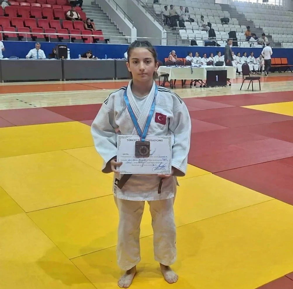 Arife Aydınoğlu Yunanistan'daki Balkan Judo Şampiyonası'nda gümüş madalya aldı