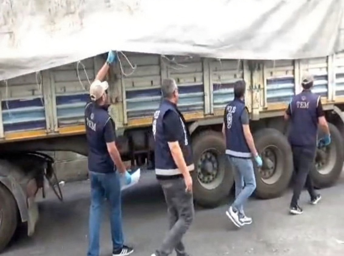 Kahramanmaraş'ta iki ilçede düzenlenen operasyonda milyonlarca makaron ele geçirildi