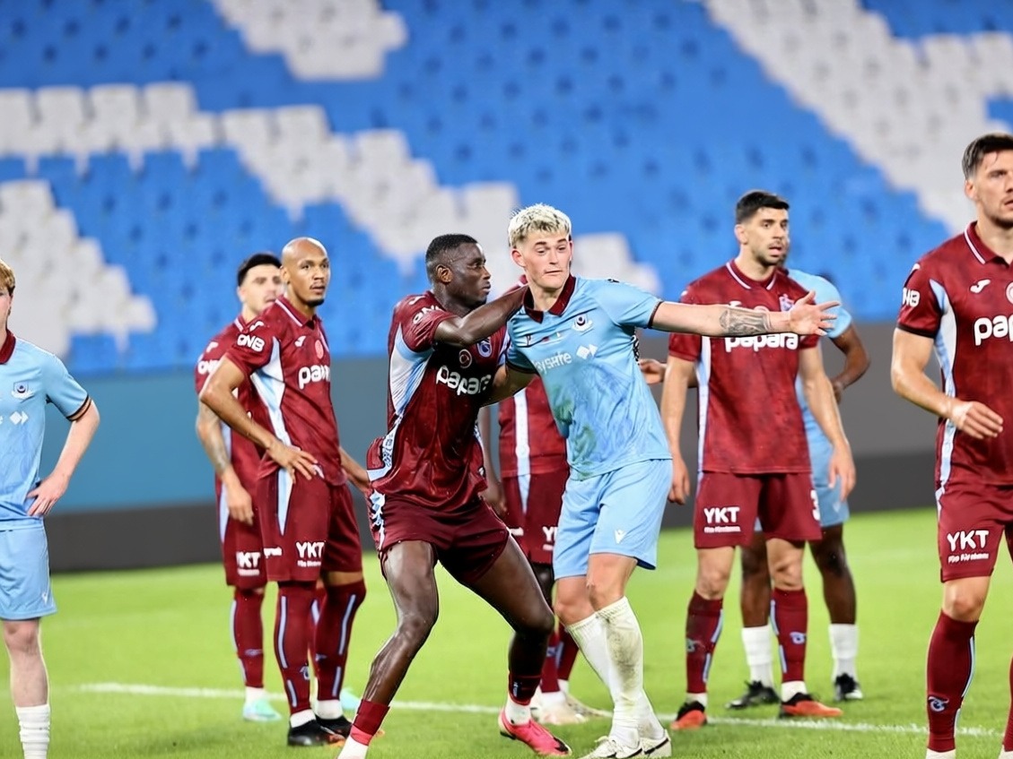 Trabzonspor dostluk maçında Drogheda United'a 1-0 yenildi