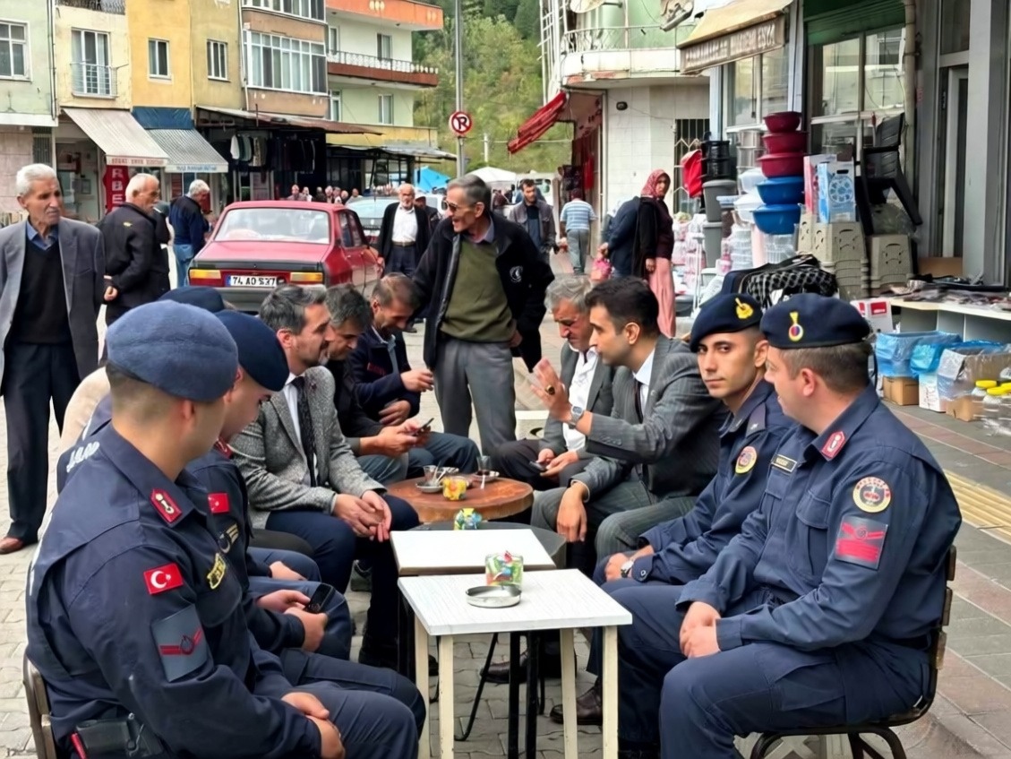 Ulus Kaymakamı Şahin ve Belediye Başkanı Bozkurt esnafla buluştu