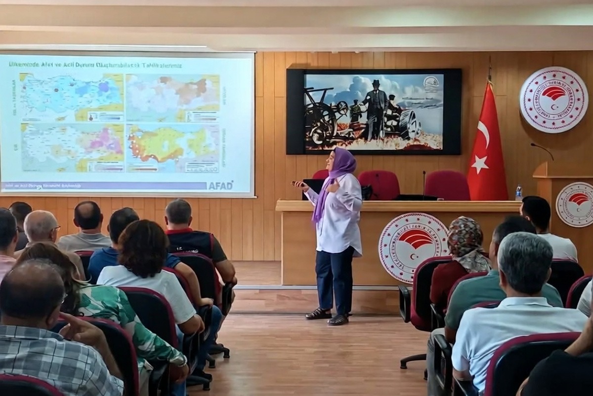 Aydın AFAD personeli tarım müdürlüğü çalışanlarına afet eğitimi verdi