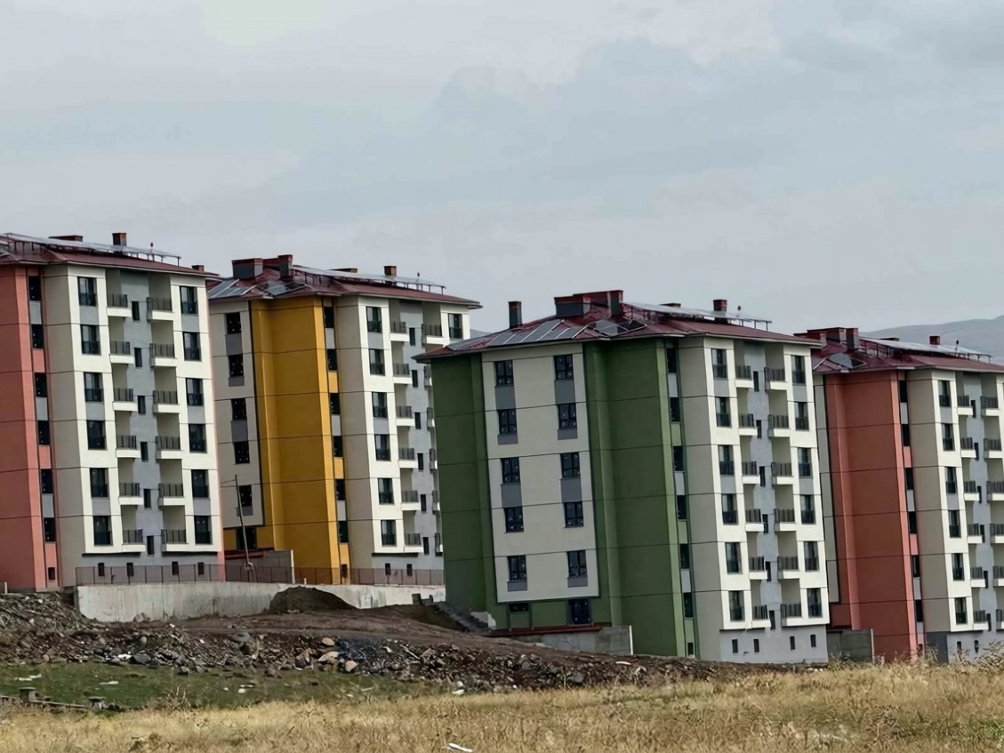Patnos'taki 131 konutluk TOKİ projesinde inşaat çalışmaları son aşamaya geldi