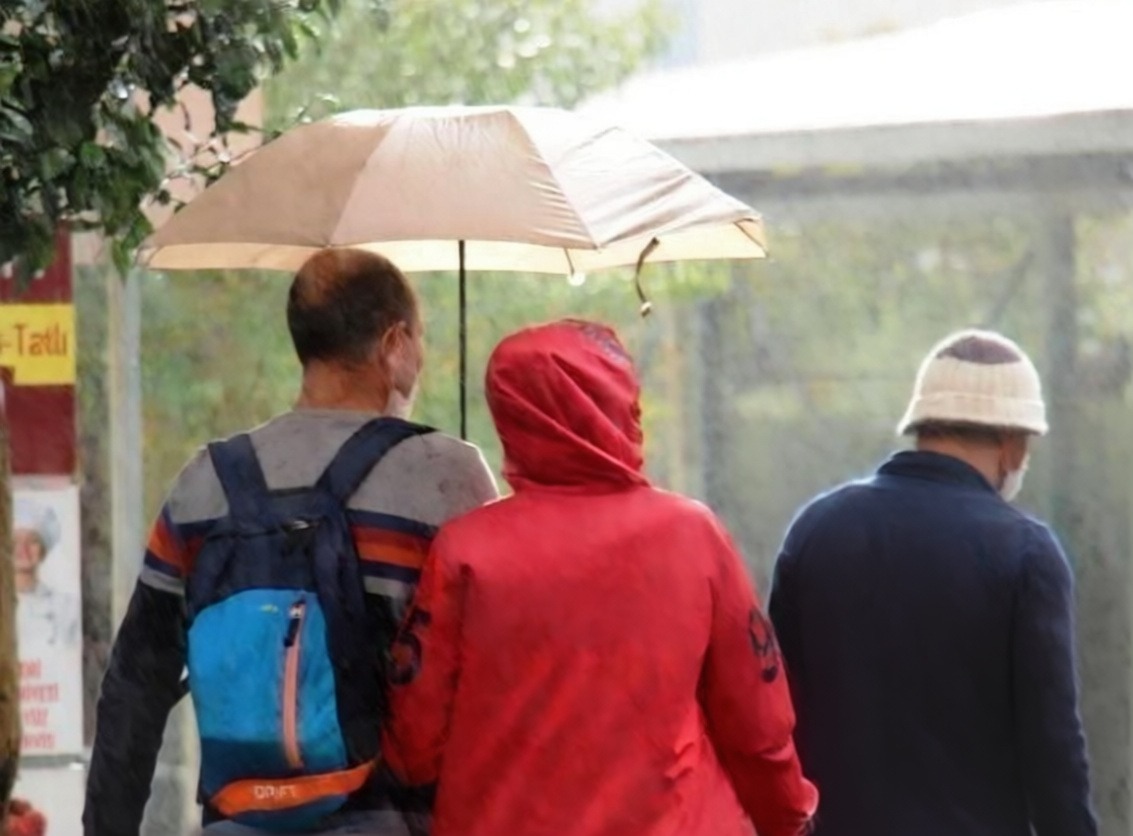 Aydın ve İzmir'in bazı ilçelerine kuvvetli sağanak uyarısı yapıldı