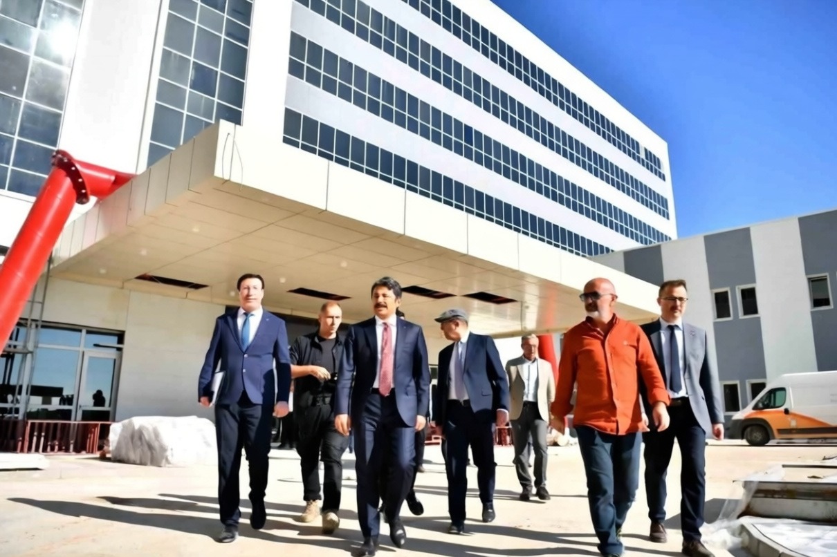 Kırşehir Valisi Demiryürek yeni devlet hastanesi inşaatını inceledi