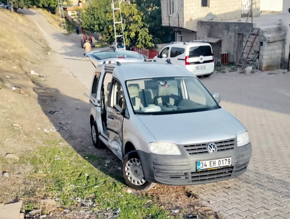 Kilis'te hafif ticari araçla çarpışan motosiklet sürücüsü hayatını kaybetti