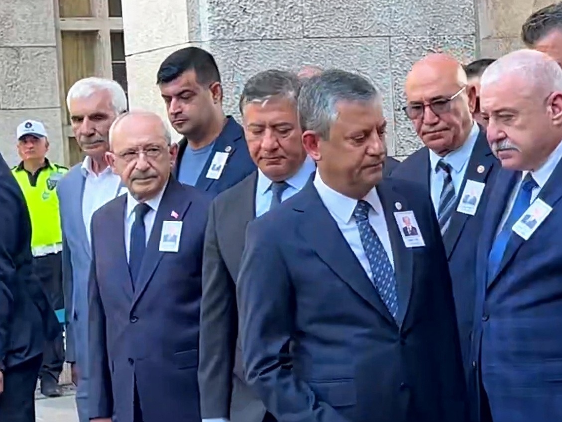 Özgür Özel ve Kemal Kılıçdaroğlu cenaze töreni sonrası tokalaşmadı