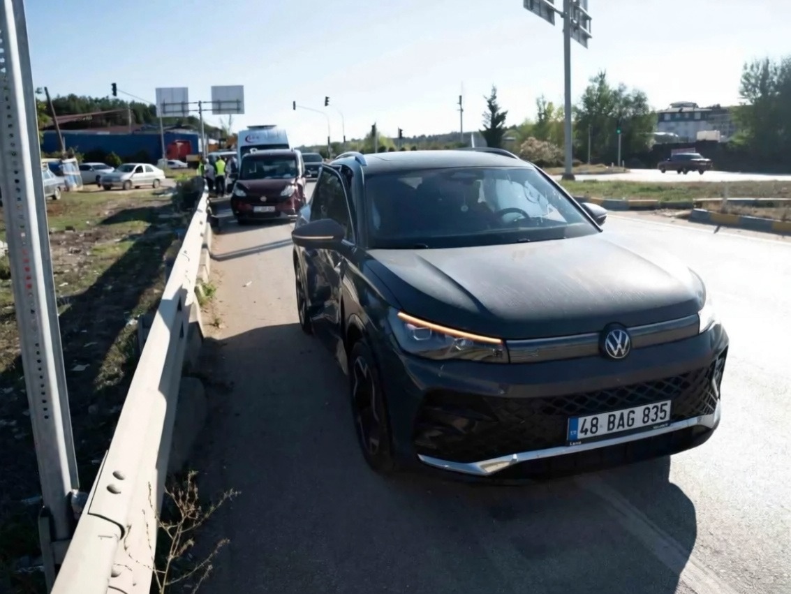 Kastamonu'da kırmızı ışık ihlali yapan cip kazaya yol açtı: 2 yaralı