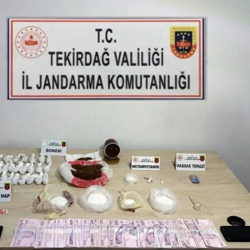 Tekirdağ'da jandarma operasyonlarında çok sayıda silah ve uyuşturucu ele geçirildi