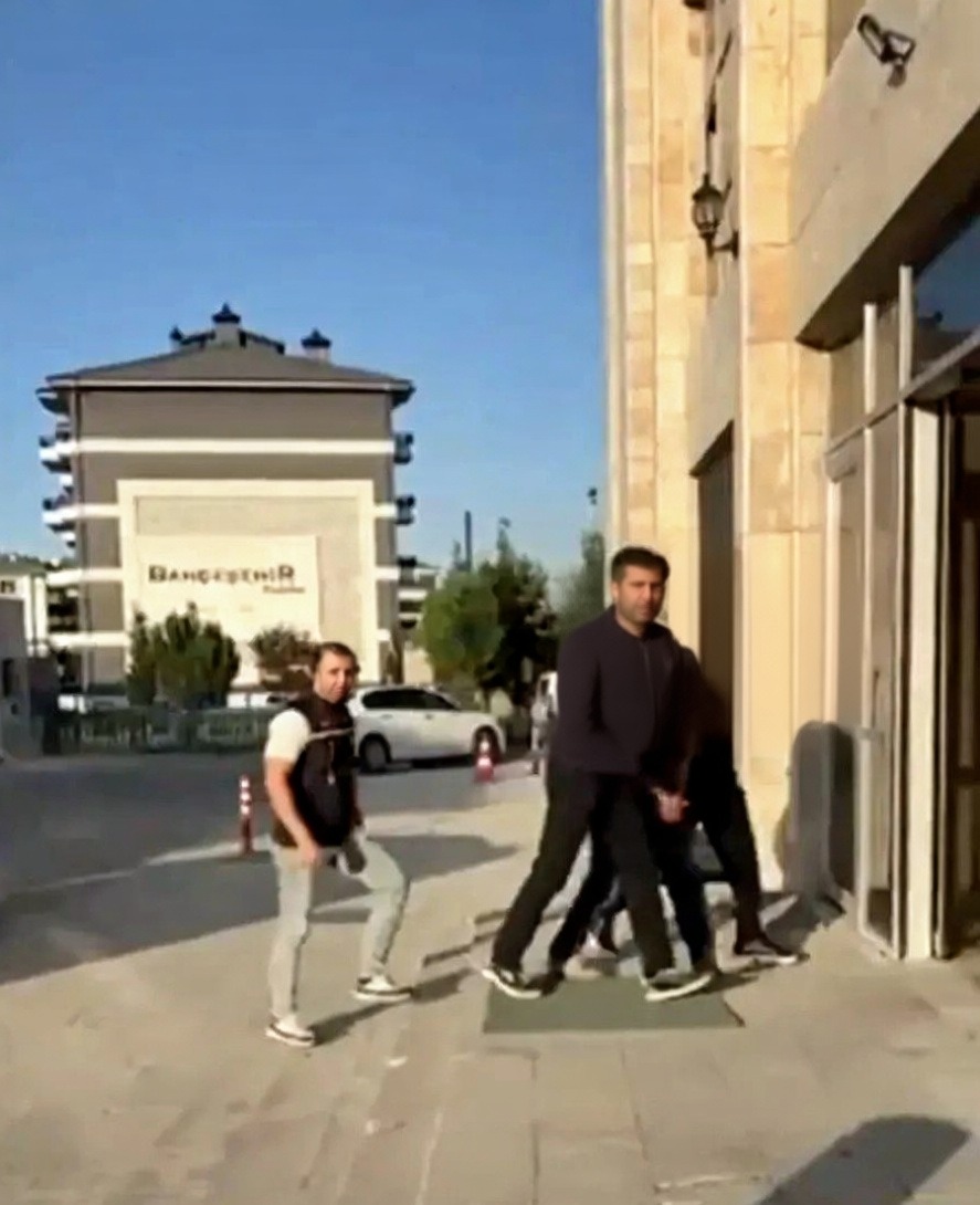 Kütahya'da kardeşinin kimliğini kullanan şüphelinin 78 yıl hapis cezası çıktı