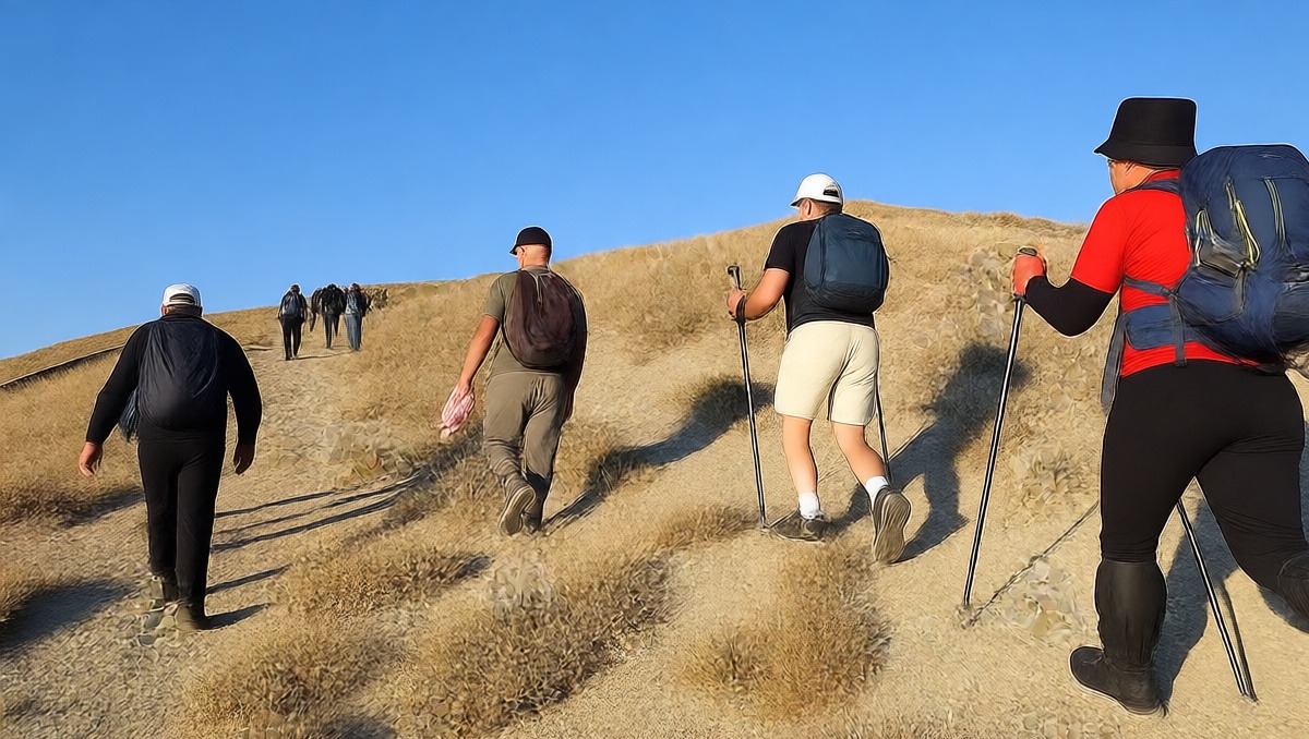 Bitlis'te doğaseverler Nemrut Kalderası'nda zirve tırmanışı gerçekleştirdi