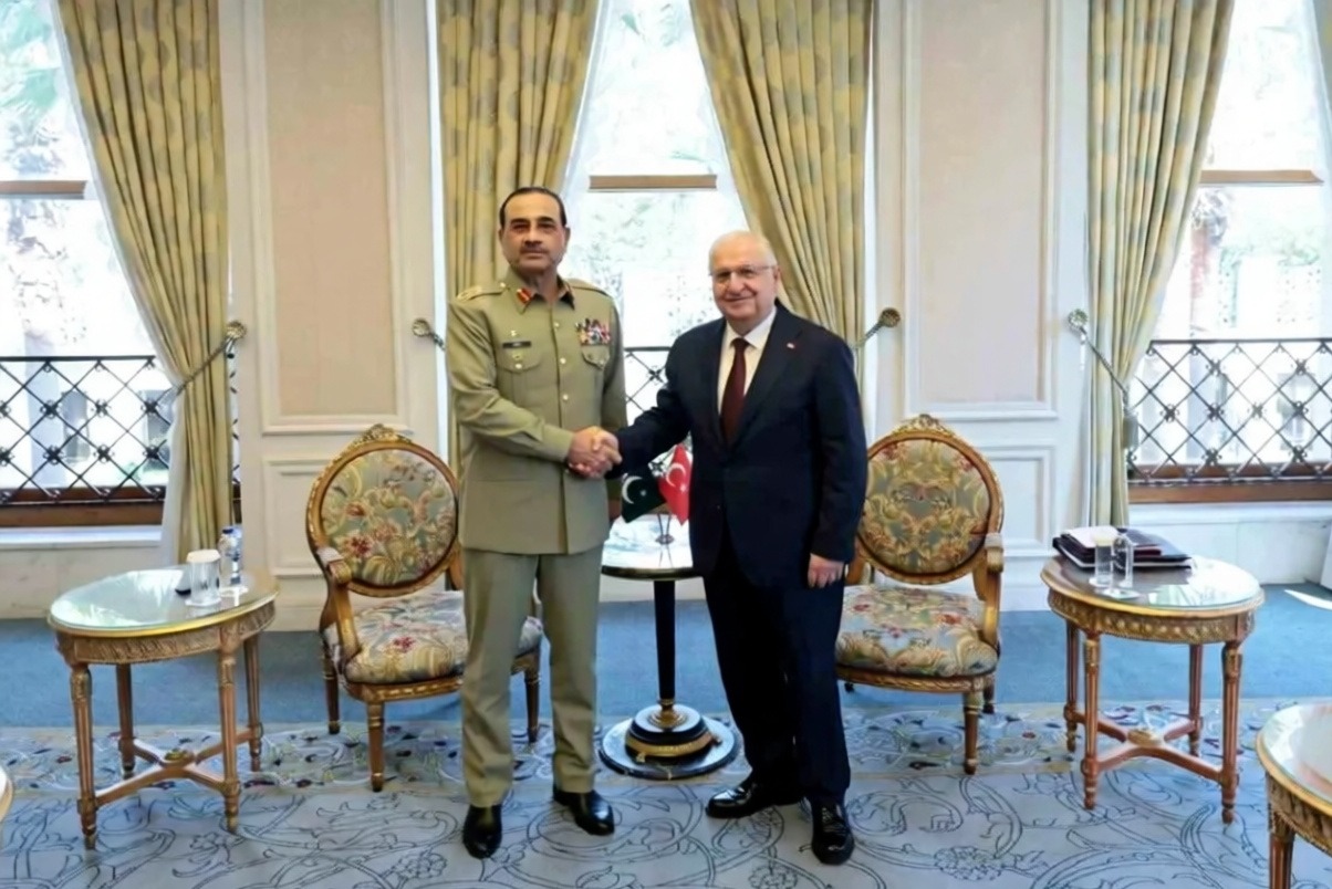 Millî Savunma Bakanı Yaşar Güler Pakistanlı Mareşal Munir ile görüştü