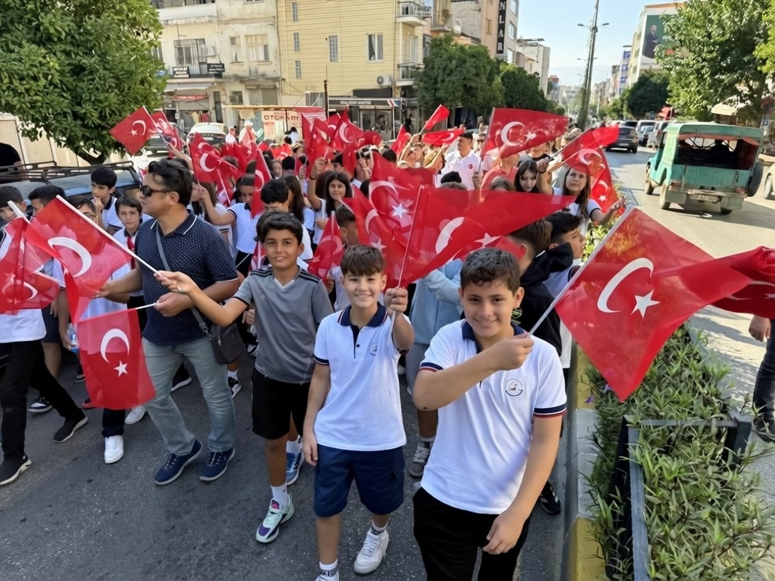 Aydın'da 19 Eylül Gaziler Günü kapsamında yürüyüş düzenlendi