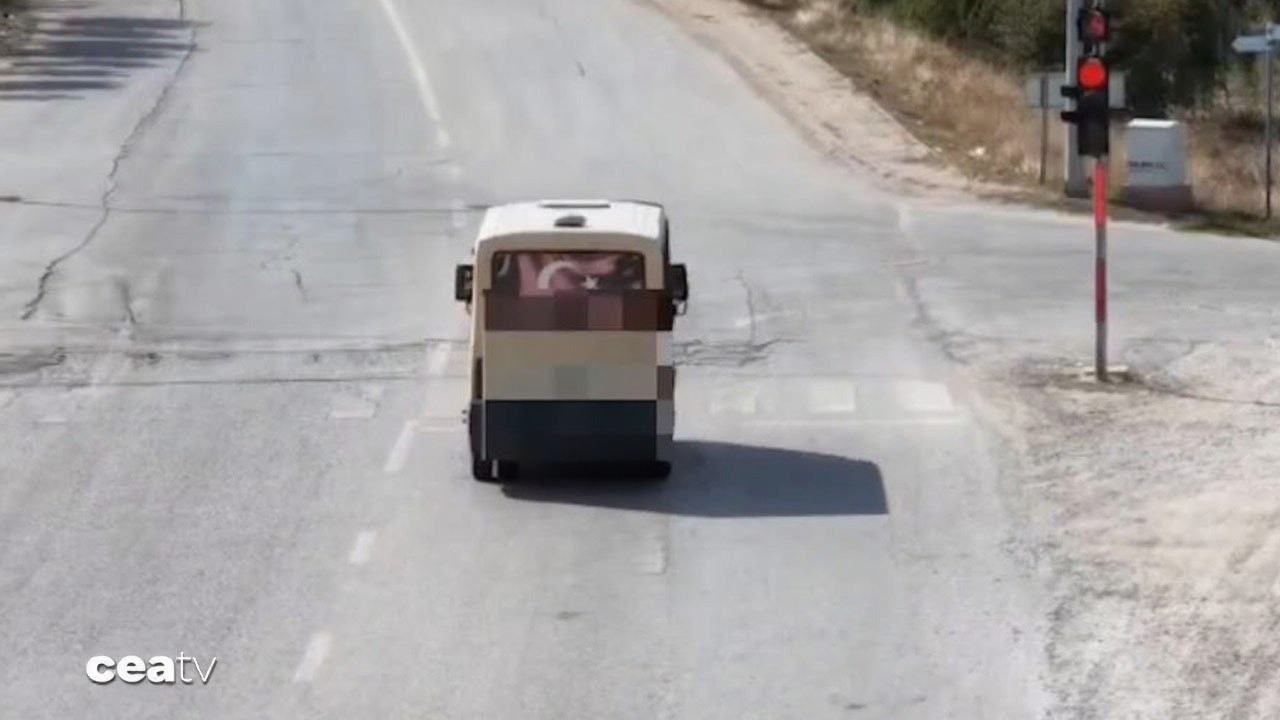 Kırıkkale'de kırmızı ışık ihlali yapan minibüs sürücüsü dronla yakalandı