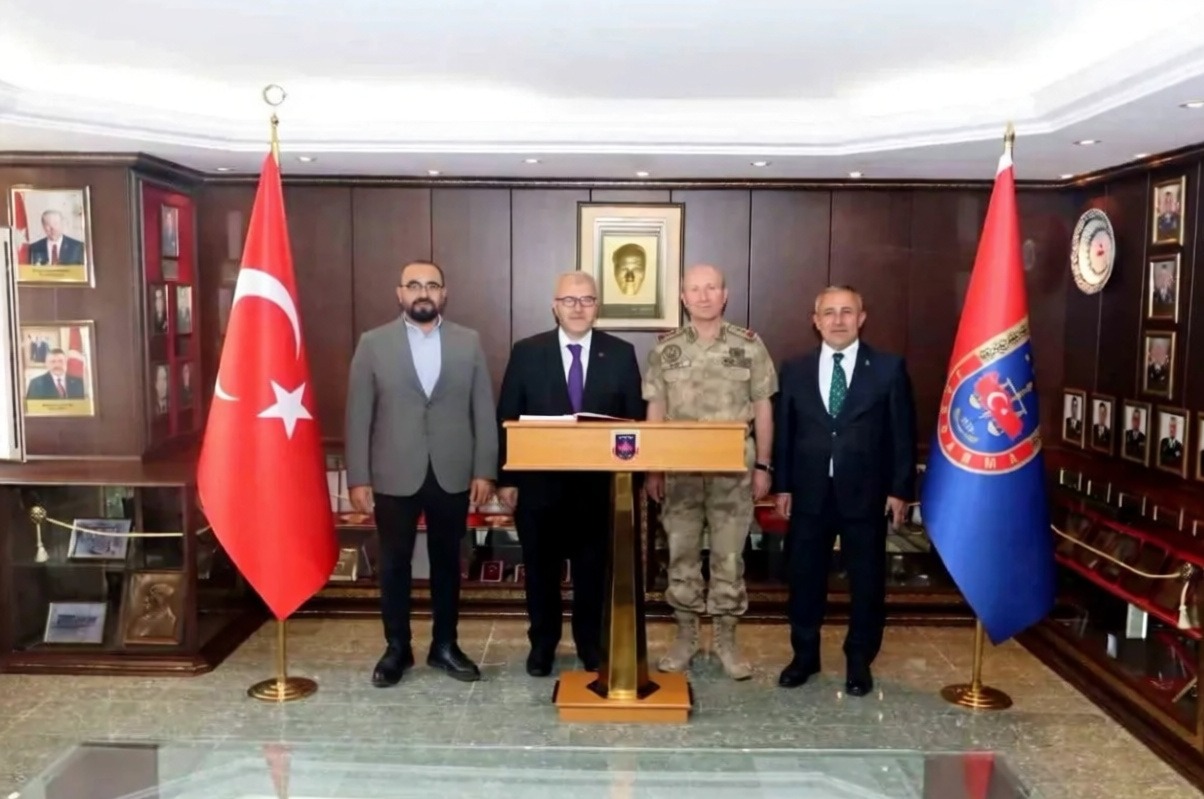 AK Parti heyeti Bilecik Jandarma Eğitim Komutanı Nail İlbey'i ziyaret etti