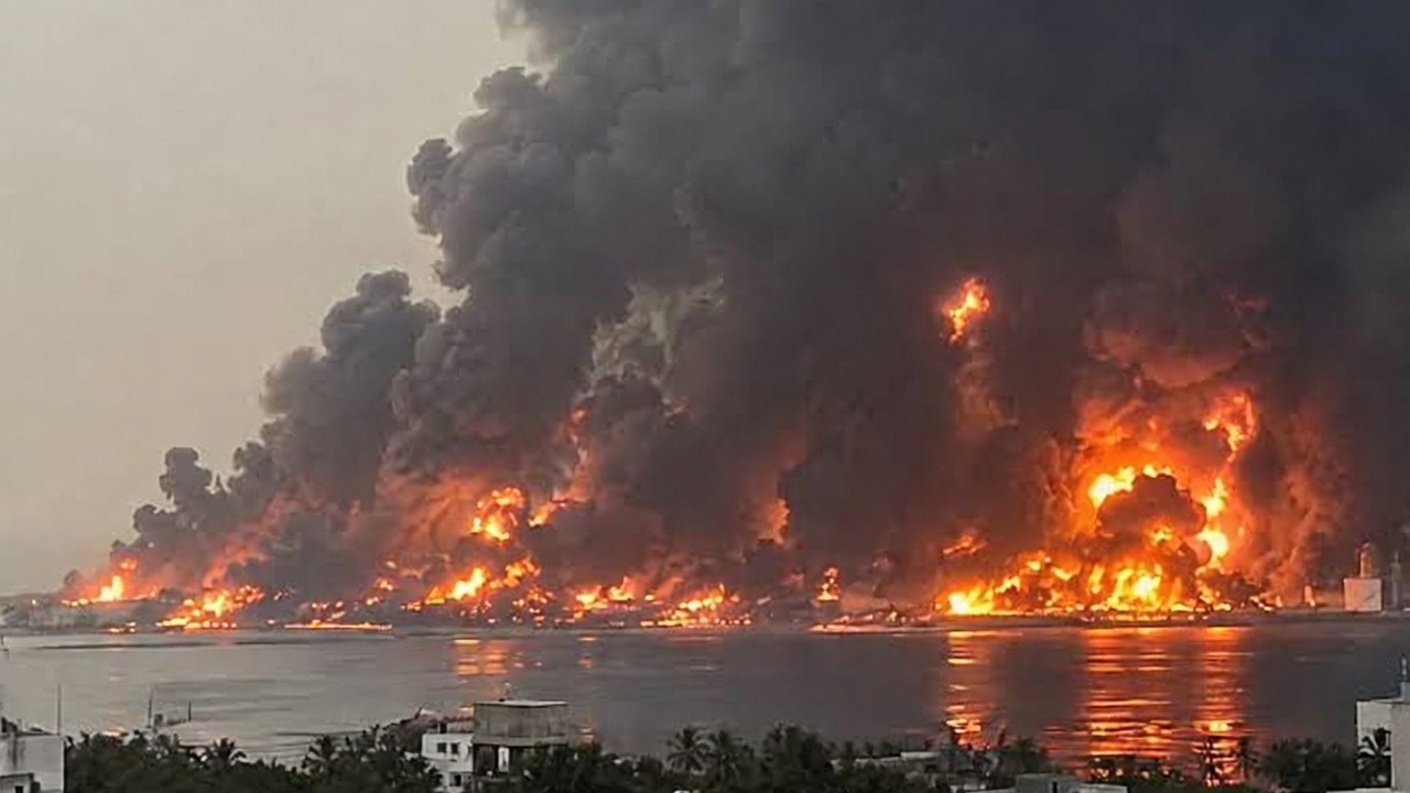 Suudi Arabistan savaş uçakları Yemen'de hava saldırıları düzenledi