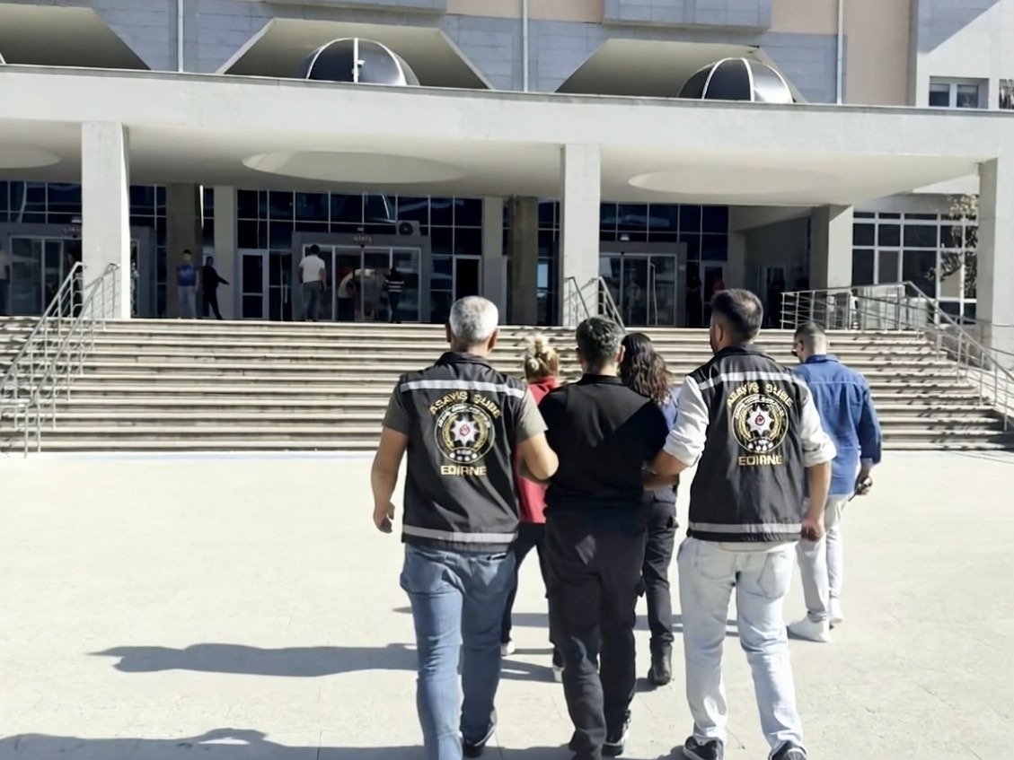 Edirne'de hakkında 31 yıl hapis cezası bulunan anne ve oğlu yakalandı